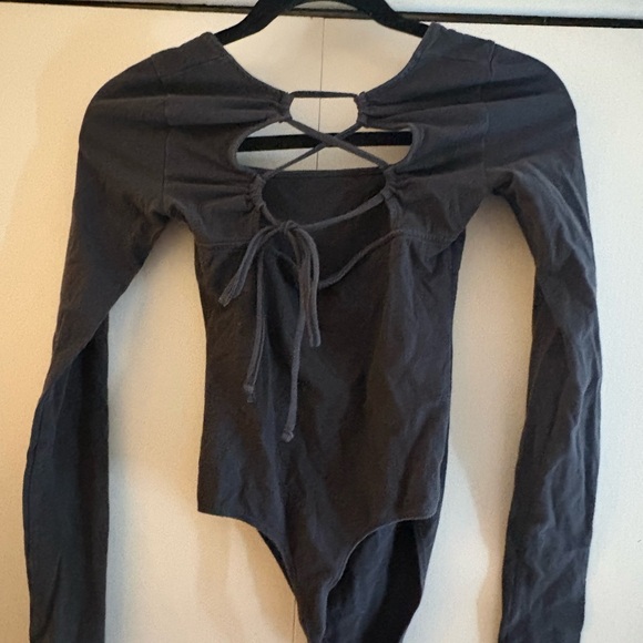 American Eagle Outfitters Charcoal Long Sleeve tie back Bodysuit - Picture 3 of 4